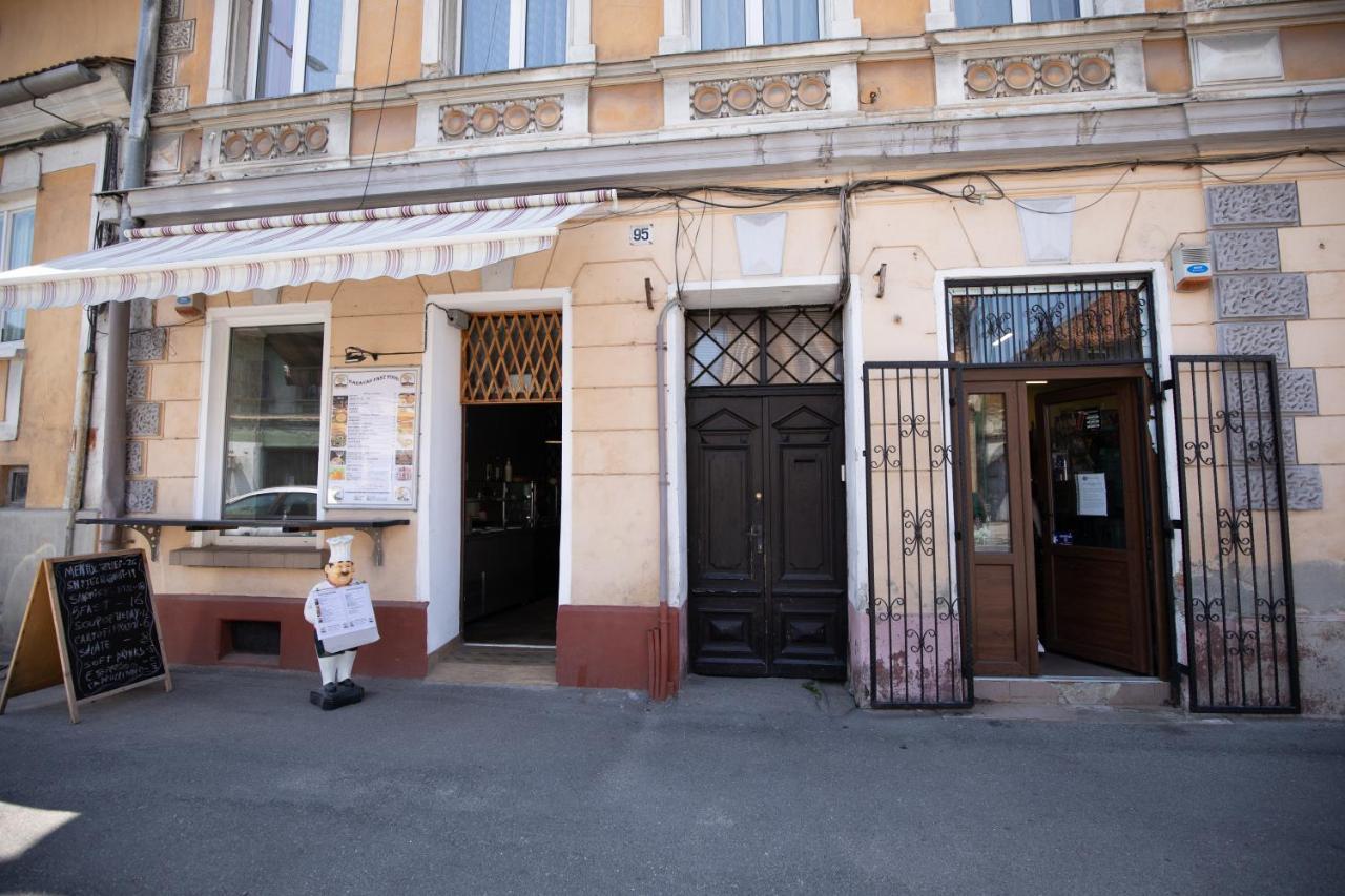 Studio Manzur Брашов Экстерьер фото